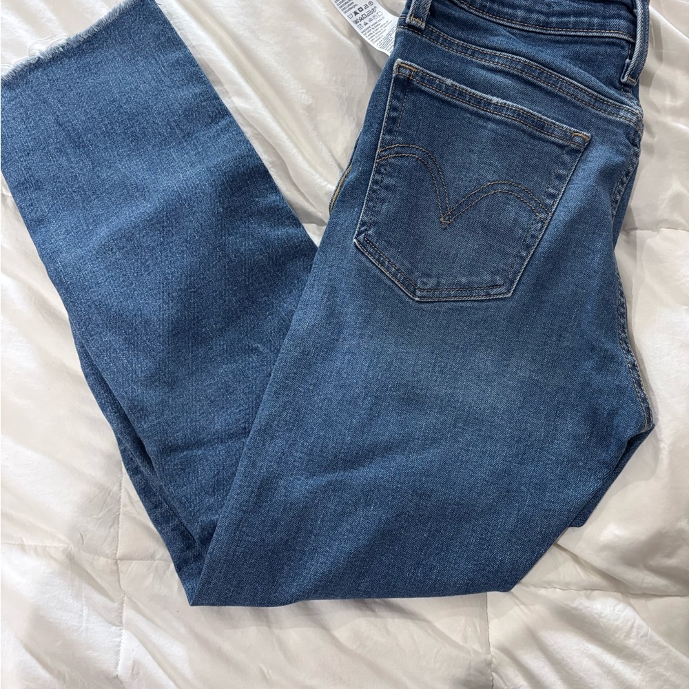 Levi Wedgie size 27  Blue Denim Jeans